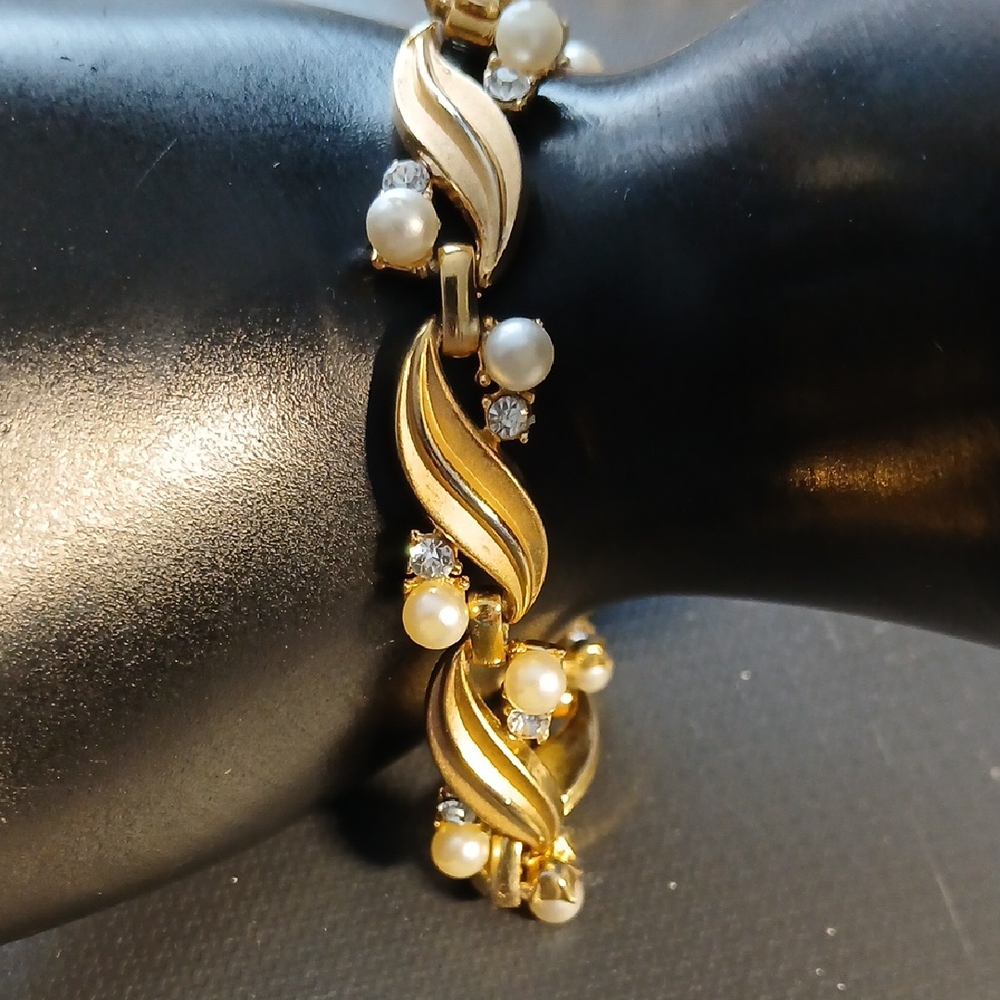 Vintage Crown Trifari Bracelet